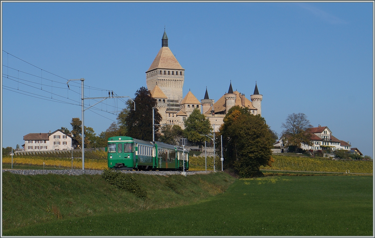A BAM local train near Vufflens le Château.
20.10.2015