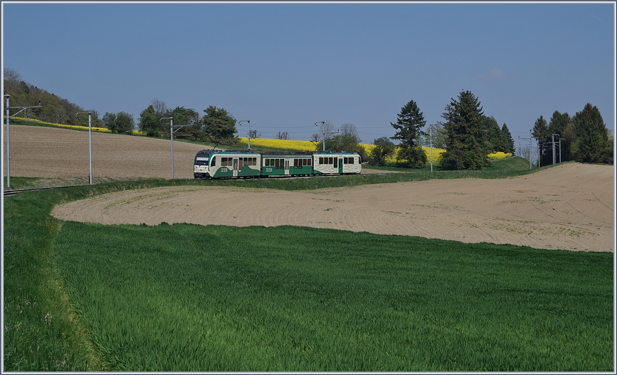 A BAM local train on the way to Bière by Yens.
11.04.2017