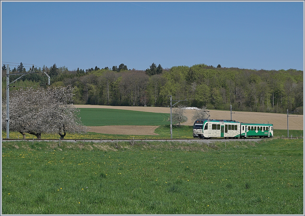 A BAM local train on the way to l'Isle by Apples.
19.04.2018