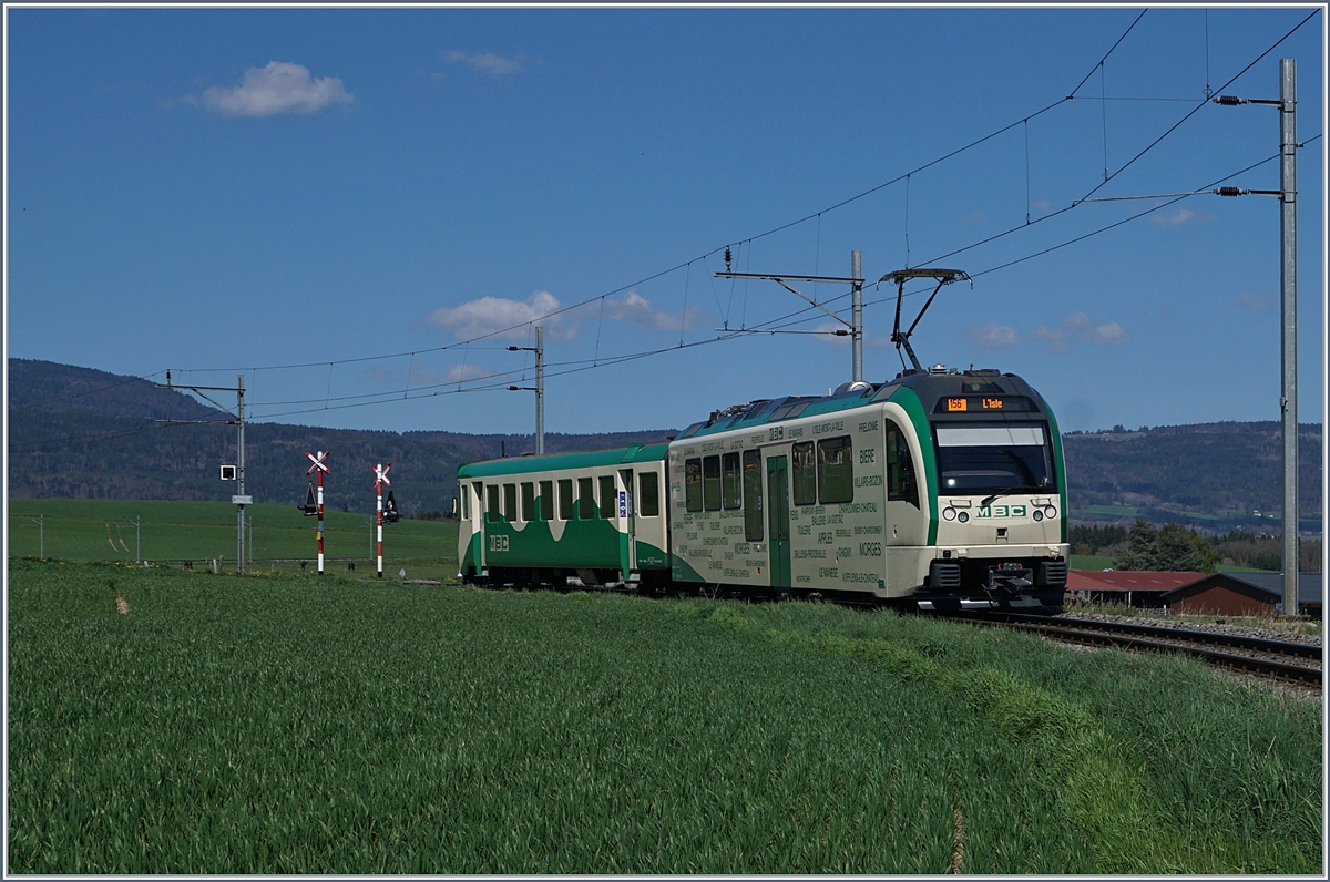 A BAM local train on the way to L'Isle by Montrichier. 

10.04.2017