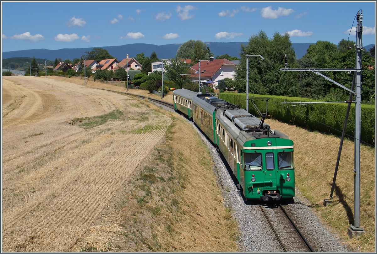 A BAM MBC local train on the to  Bière near Vufflens le Chateau. 
21.07.2015