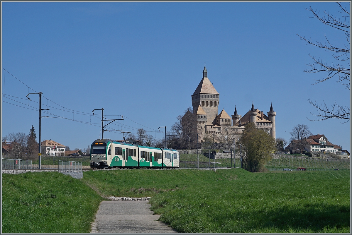 A BAM MBC local train on the way from Biere to Morges by tCastel of Vuffelns. 

05.04.2023 