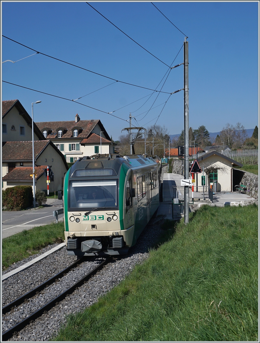 A BAM MBC local train on the way from Biere to Morges is leaving the Vuffelns le Château Station.

05.04.2023 