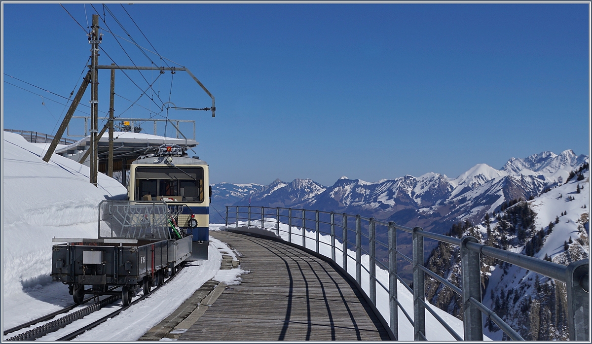 A beautiful panoramo from the Roches de Naye Railway by Jaman.
24.03.2018