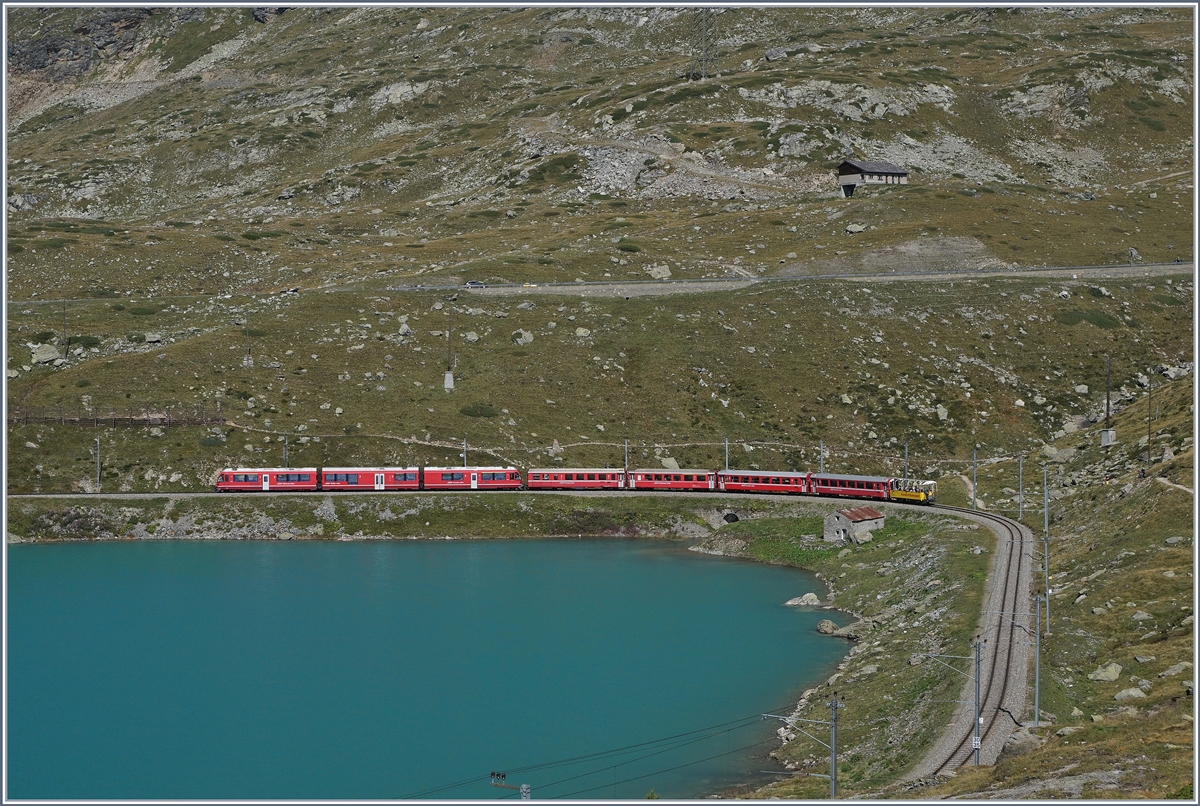 A Bernina Bahn local service on the way to St Moritz by the Lago Bianco near the Bernina Osppizio.

13.09.2016