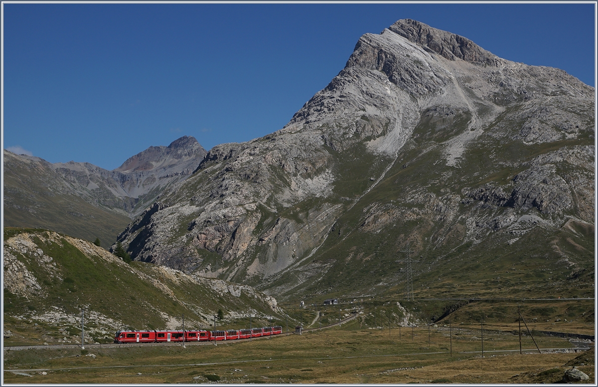 A Bernina Express between Bernina Lagalp and Bernina Ospizio.
13.09.2016
