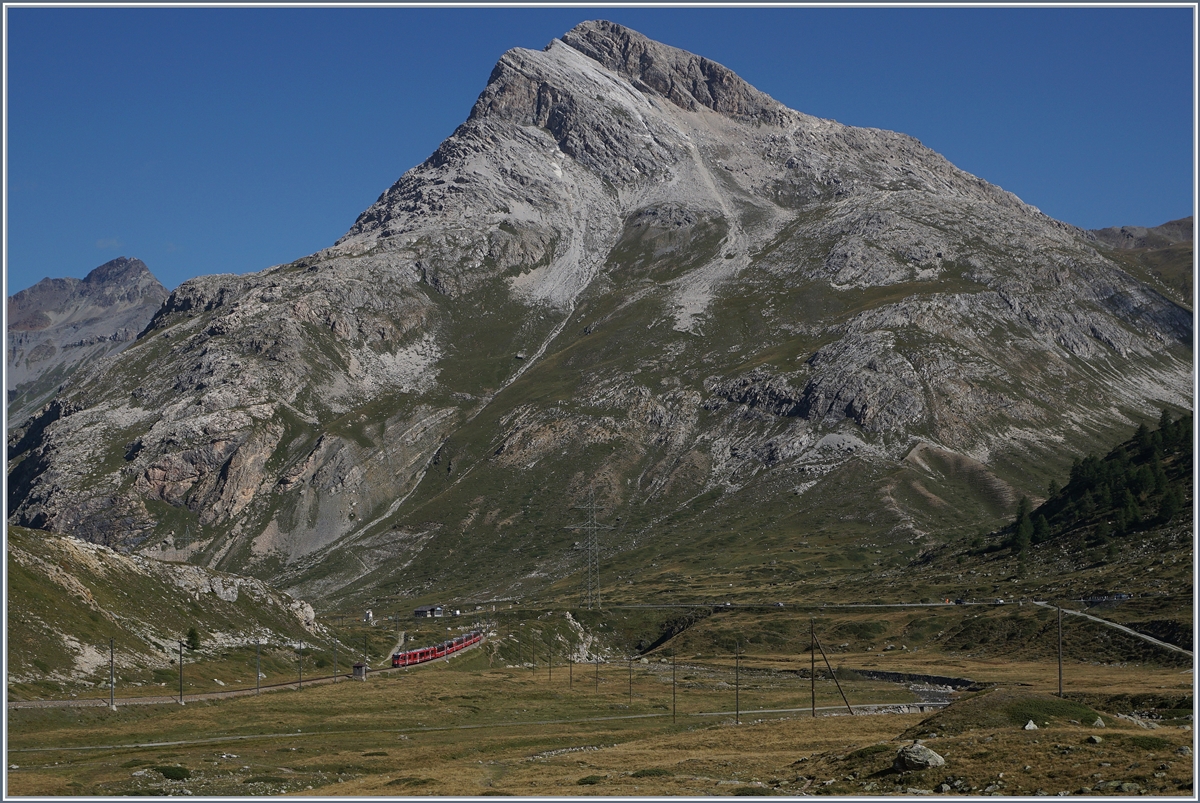 A Bernina Express to Tirano between Bernina Lagalp and Ospizio.
13.09.2016