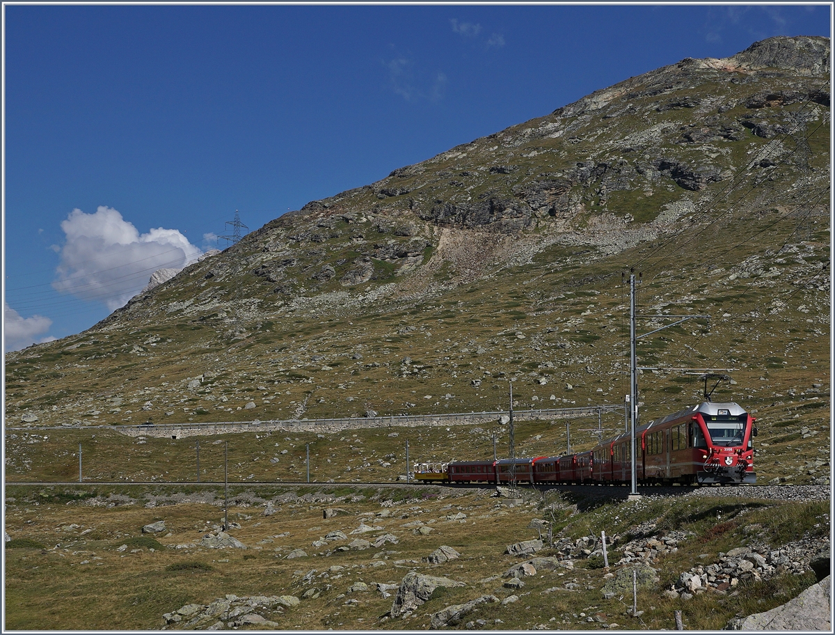 A Bernina locla train between Bernina Lagalp and Bernina Ospizio. 
13.09.2016