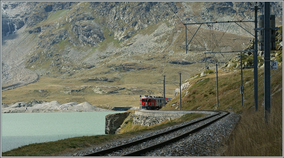 A Bernina train is approching Bernina Ospizio.
10.09.2011