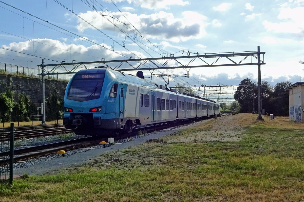 A bit against the Sunlight: EuroBahn ET4-01 quits Oldenzaal for Hengelo on 15 July 2019.