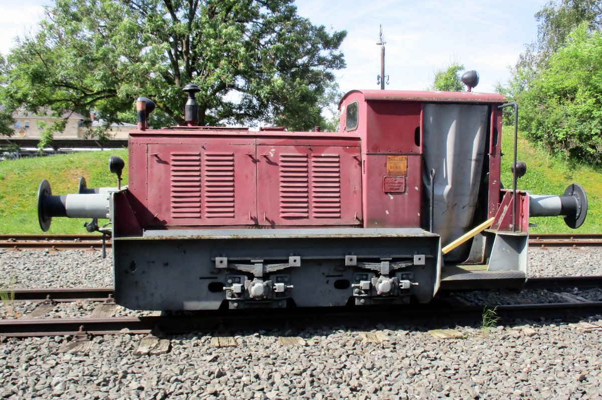 A bit derelict, but still a functional shunter is Lok-1 at the DDM in Neuenmarkt-Wirsberg, seen on 21 May 2018.