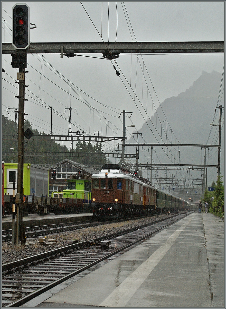 A BLS heritage train with two Ae 6/8 is arriving at Kandersteg.
29.06.2013
