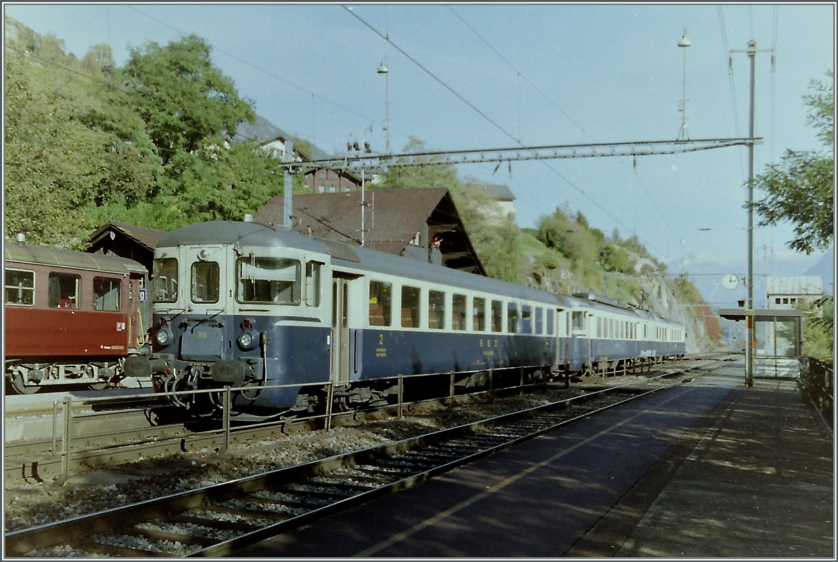A BLS local train ABDe 4/8 wiht Bt in Ausserberg. 
10/1994