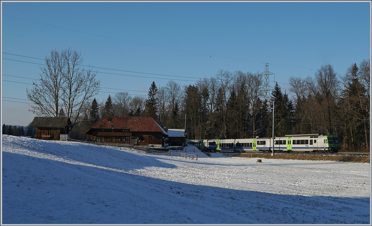 A BLS local train to Langnau by Lützleflüh Goldach.
06.01.2017