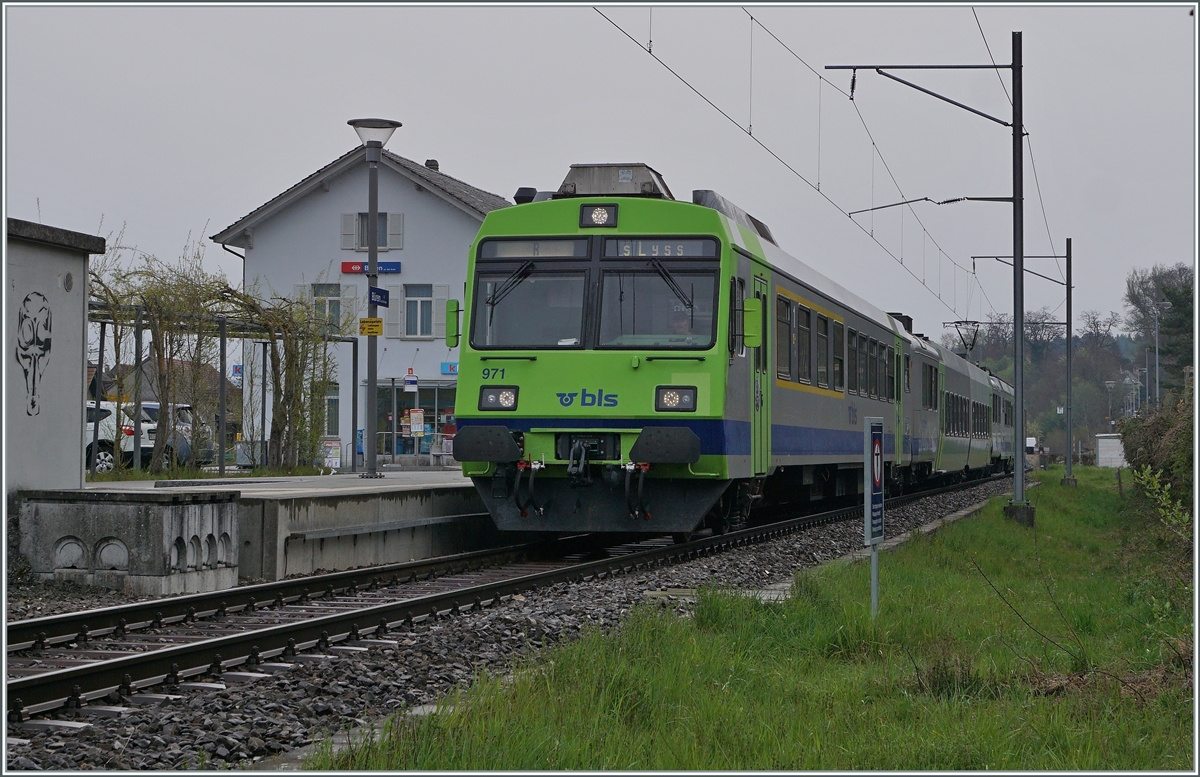A BLS local train to Lyss in Büren an der Aare. 

18.04.2021