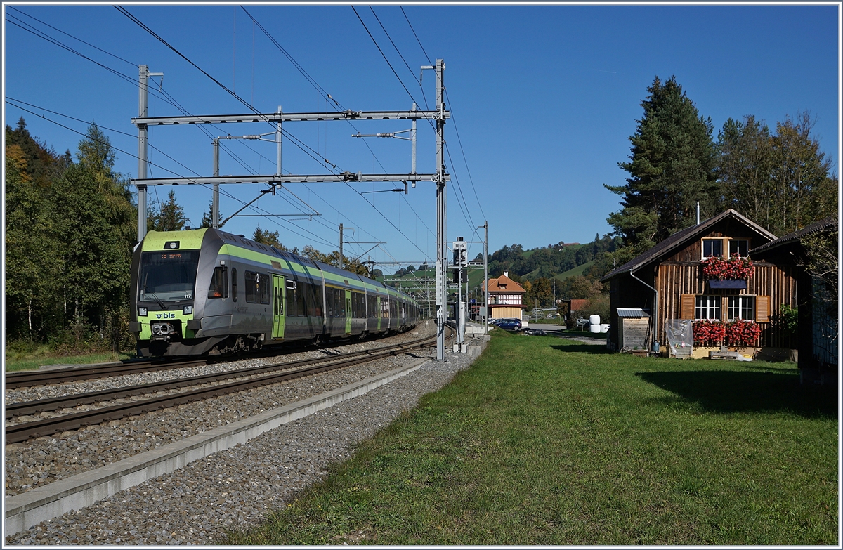 A BLS  Lötschberger  (two RABe 535) on the way to Bern in Mülenen.
 10.10.2018 