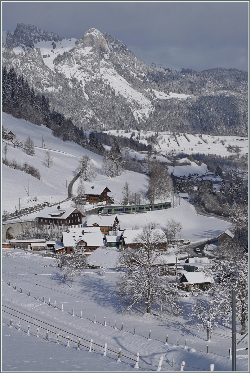 A BLS MIKA RABe 528 on the way from Bern to Zweisimmen be Garstatt.

20.01.2023