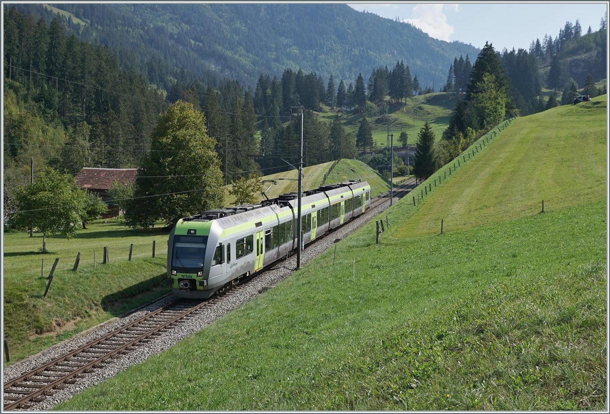A BLS RABe 535  Lötschberger  on the way to Bern by Garstadt. 

19.3 Sept. 2020