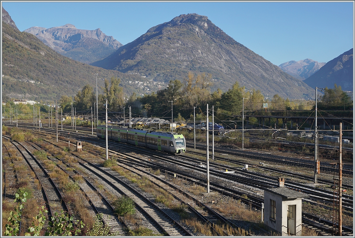A BLS RABe 535  Lötschberger  comming from Bern is arriving at the Domodossola Station.

28.10.2021