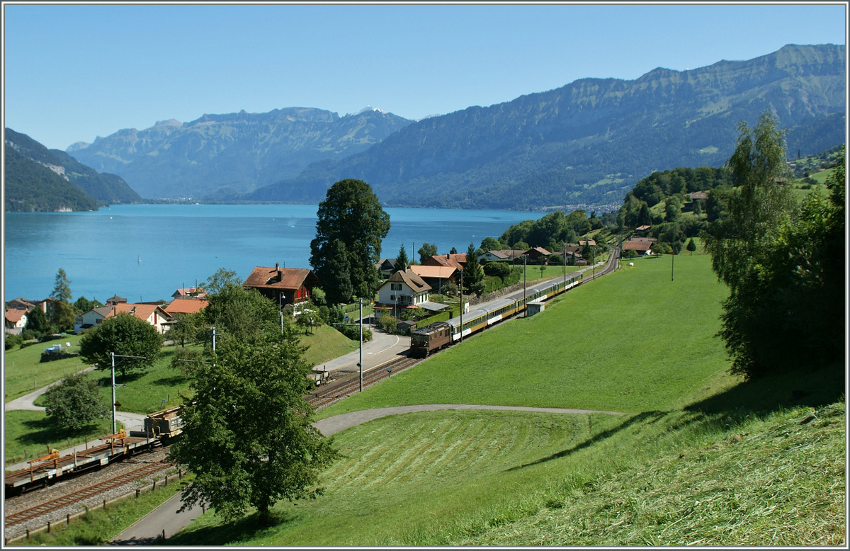 A BLS Re 4/4 wiht an  Goldenpass  RE by Faulensee.
27.08.2012
