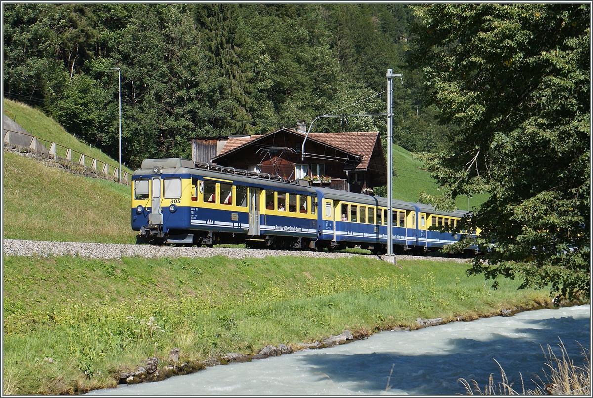 A BOB local train between Lauterbrunnen and Zweilütinen.
07.08.2015