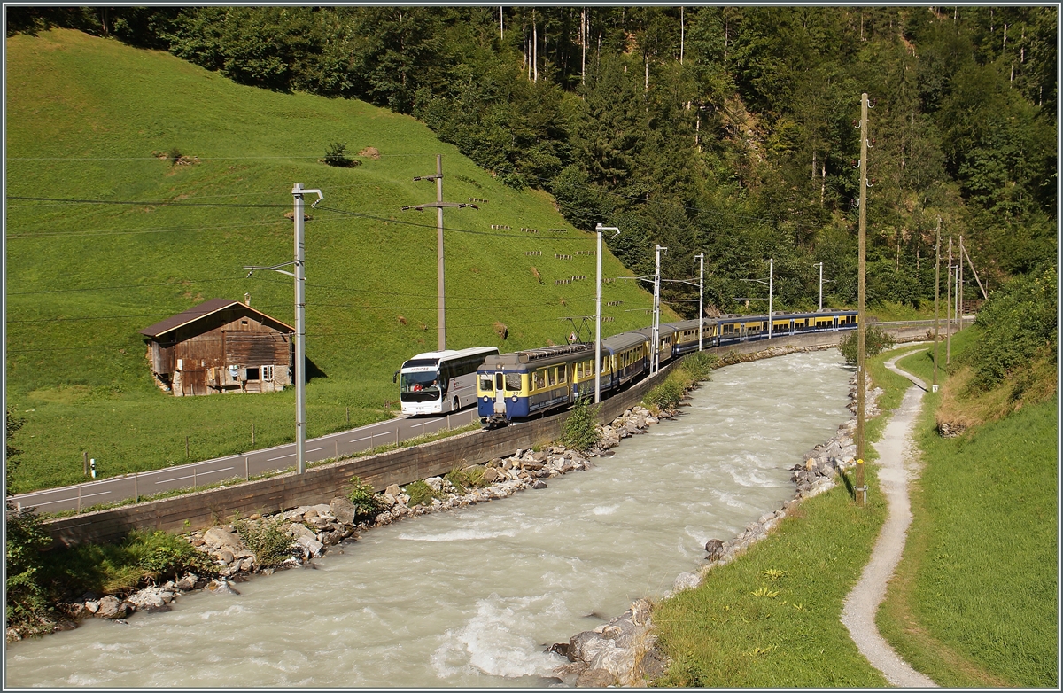 A BOB local train to Lauterbrunnen between Zweilütschinen and Lauterbrunnen.
07.08.2015