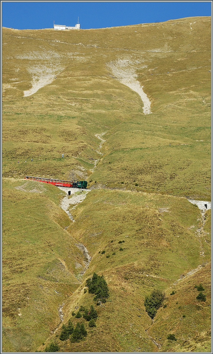 A Brienz Rothorn Bahn train near the summit station.
1.01.10.2011