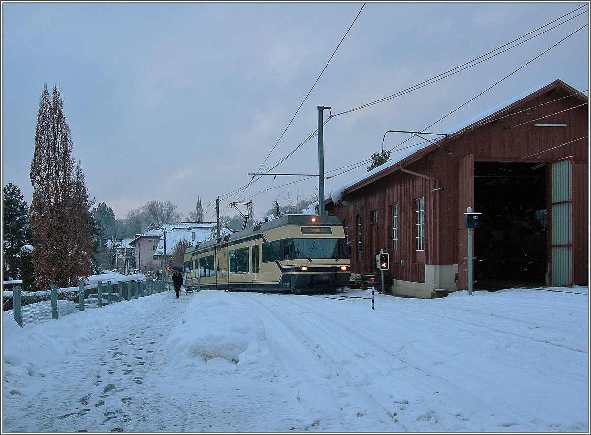 A CEV GTW Be 2/6 is arriving at Blonay.
10.12.2012