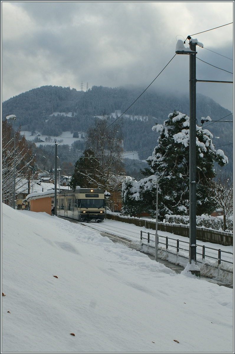 A CEV GTW Be 2/6 by the Station Château de Blonay.
02.12.2010