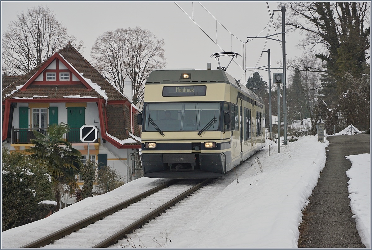 A CEV MVR GTW Be 2/6 on the way to Montreux by Planchamp.
23.01.2017