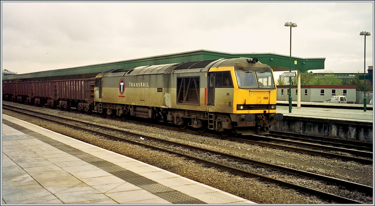 A Class 60, the  Transrail  600892 in Cardiff Central. Analog picture / November 2000
