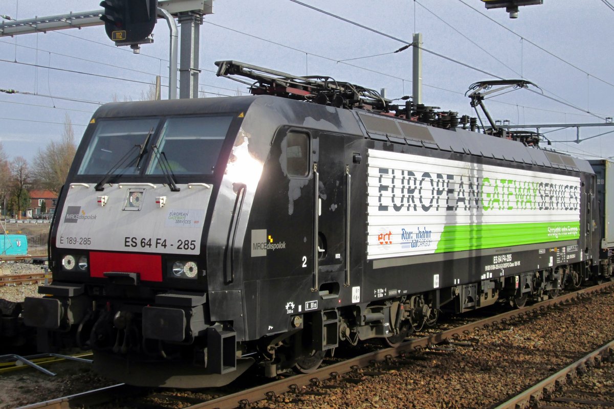 A closer look on RTB 189 285 at Breda on 14 February 2014. Until 2017 RTB used two locos Class 189 before replacing them with TRAXX and Vectrons.