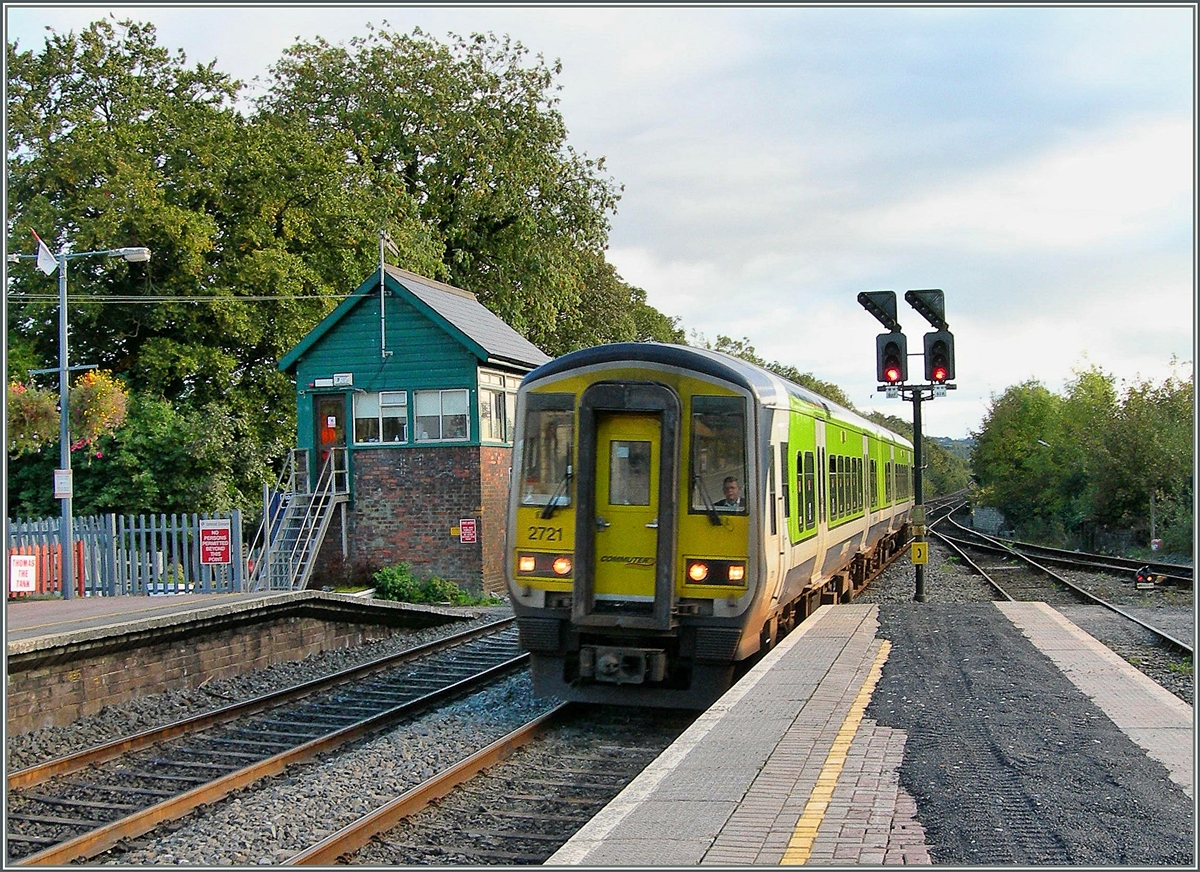 A Comuter Service from Cork is arriving at Mallow Station / Stáisiún Mala. 
04.10.2006