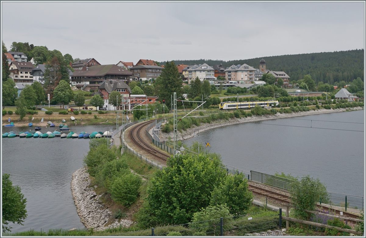 A DB 1440 (Alstom Coradia Continental) on the way from Freiburg to Seebrugg is arriving at the Schluchsee Station.

22.06.2023