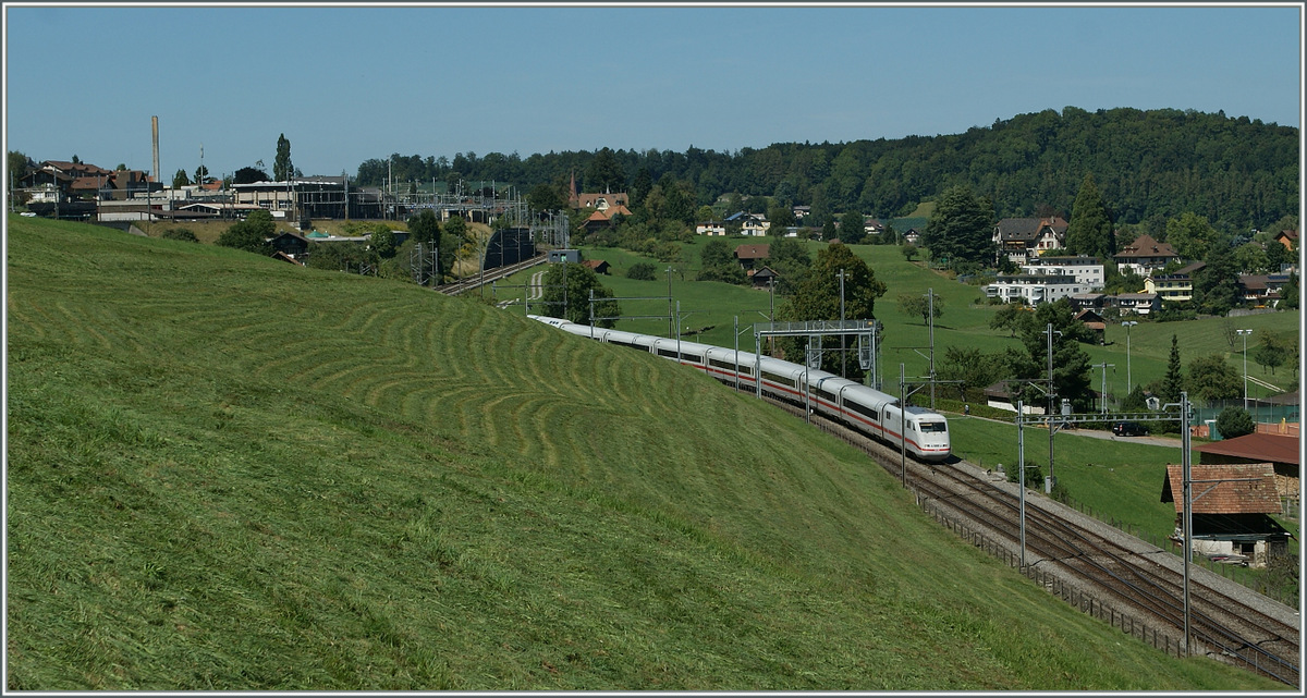A DB ICE between  Spiez and Faulensee. 
27.08.2012