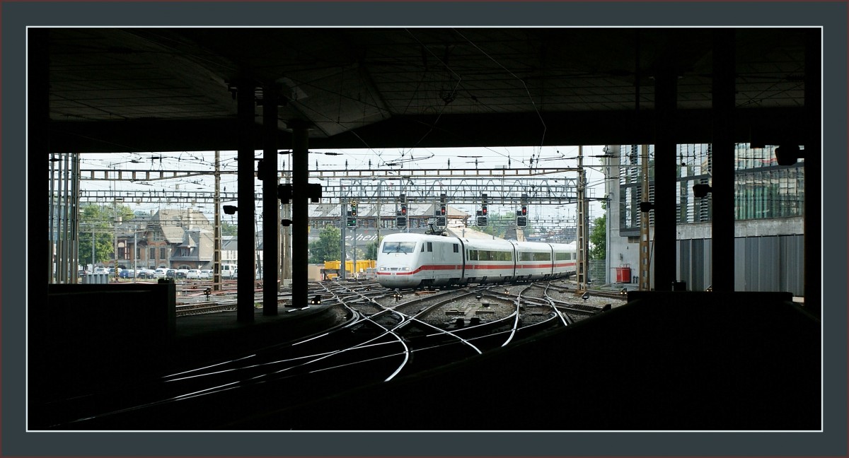 A DB ICE is arriving at Bern.
29.06.2011