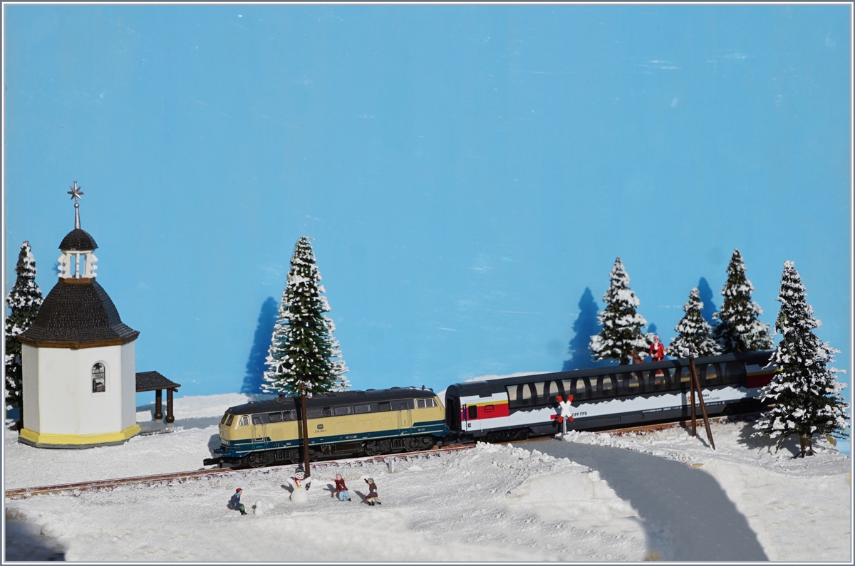 A DB V 218 with a SBB  Gotthard Panoramic Express  in my model railroud winterlandscpae.
Z-Gauge, 1: 2220 Gauge 6.5 mm
 
23.03.2019