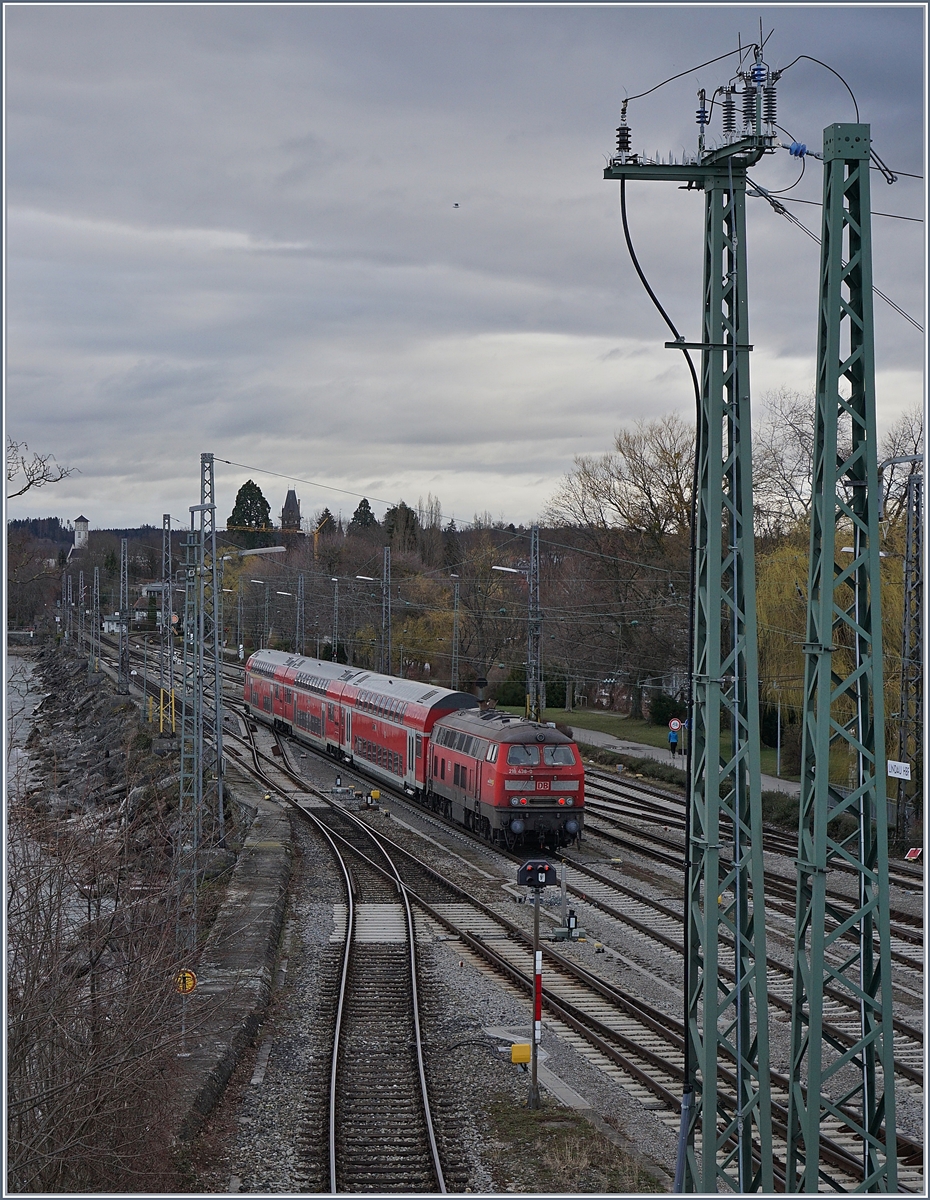 A DB V 218 with a RE to Aulendorf is leaving Lindau.
16.03.2019