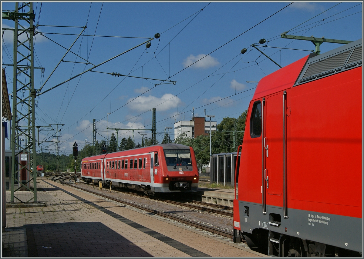 A DB VT 611 is arriving at Singen.
02.08.2015