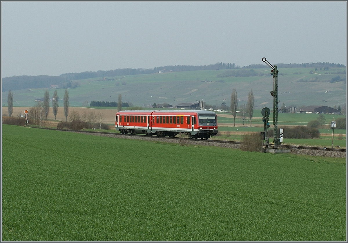 A DB VT 628 between Wilchen-Hallau and Neunkirch. 

08.04.2010 
