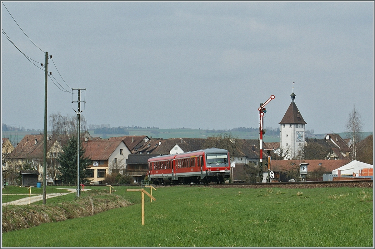 A DB VT 628 on the way to Erzingen by Neuenkirch (Klettgau). 

08.04.2010
