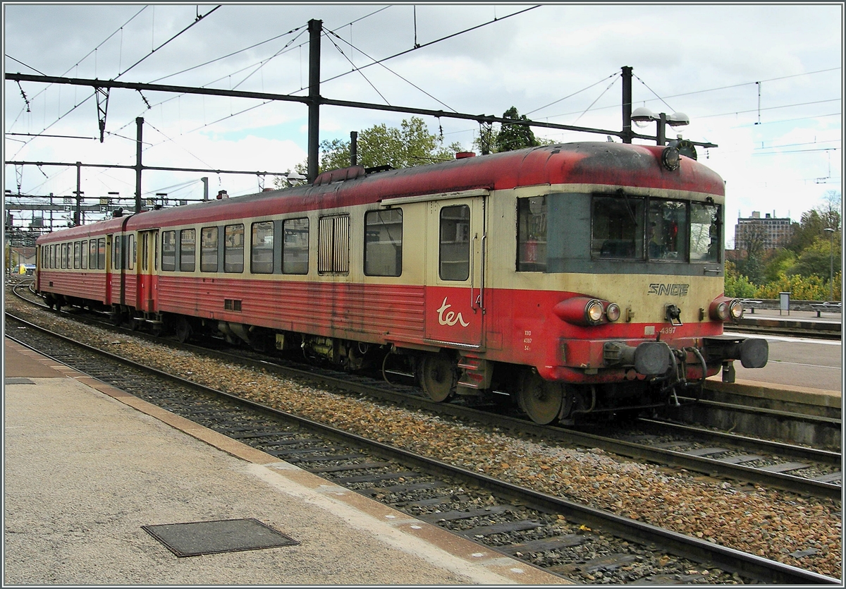 A dirty SNCF X4397 is arriving at Dijon.
24.10.2006 