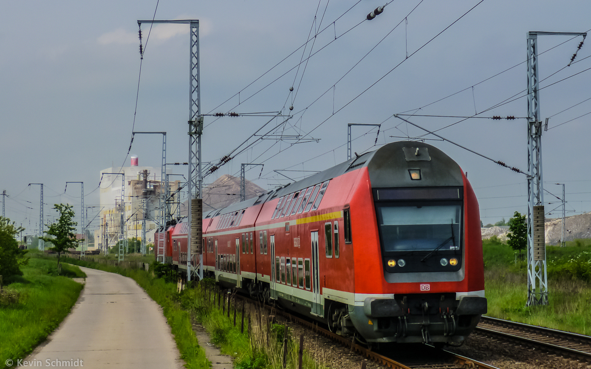 A double decker control unit series DABbuzfa 778 is at the head of a regional express train from Nordhausen to Halle/Saale at Teutschenthal. (16 May 2013)