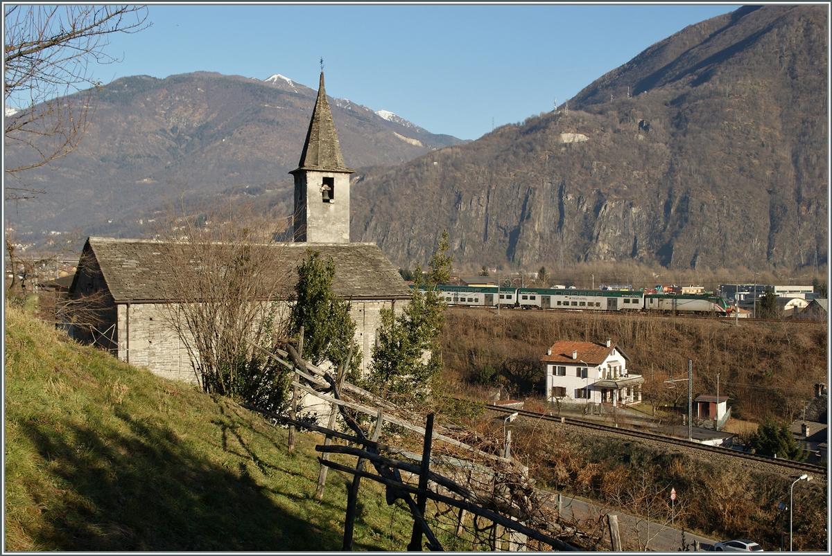 A E 646 witt the Trenord local train 20235 to Milano Porta Garibaldi by Borgata San Quirico near Domodossla.
17.12.2013