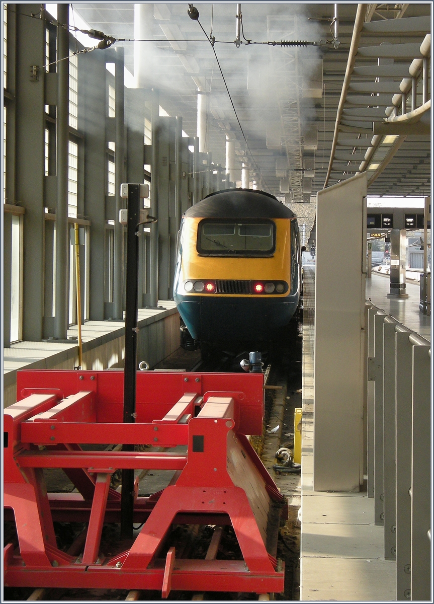 A East Middland HST 125 Class 43 is leaving London St Pancras.
22.04.2008