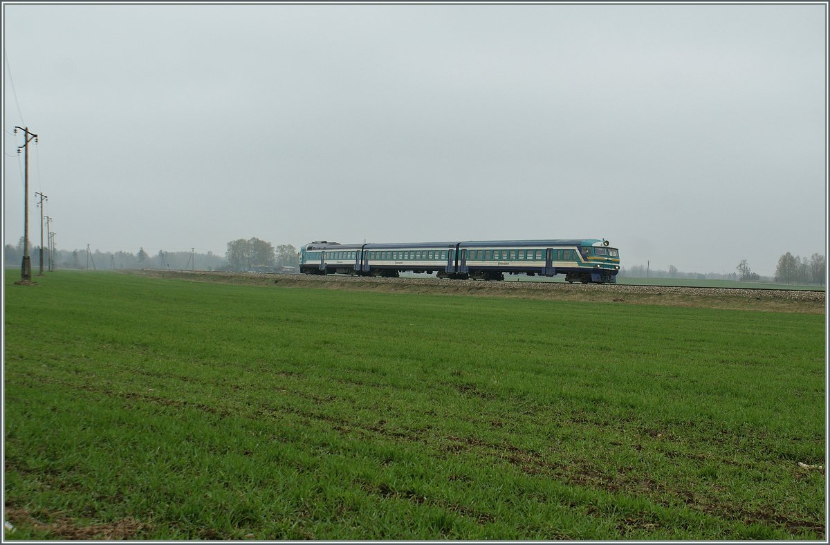 A Edelaraudtee DR-1 train service on the way to Tallinn near Rapla.
05.05.2012 