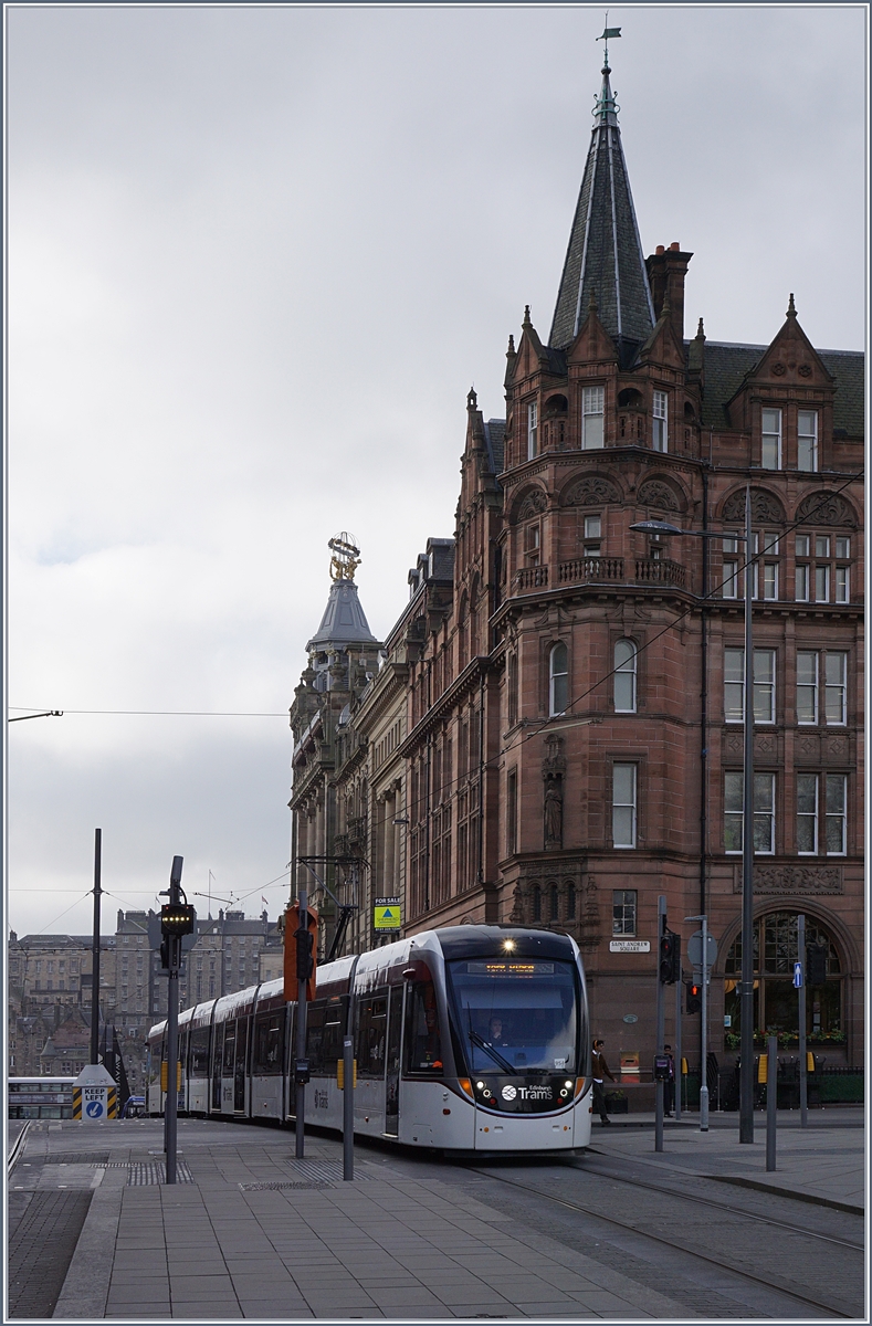 A Edinburgh tram in the St Andrew Square.
03.05.2017