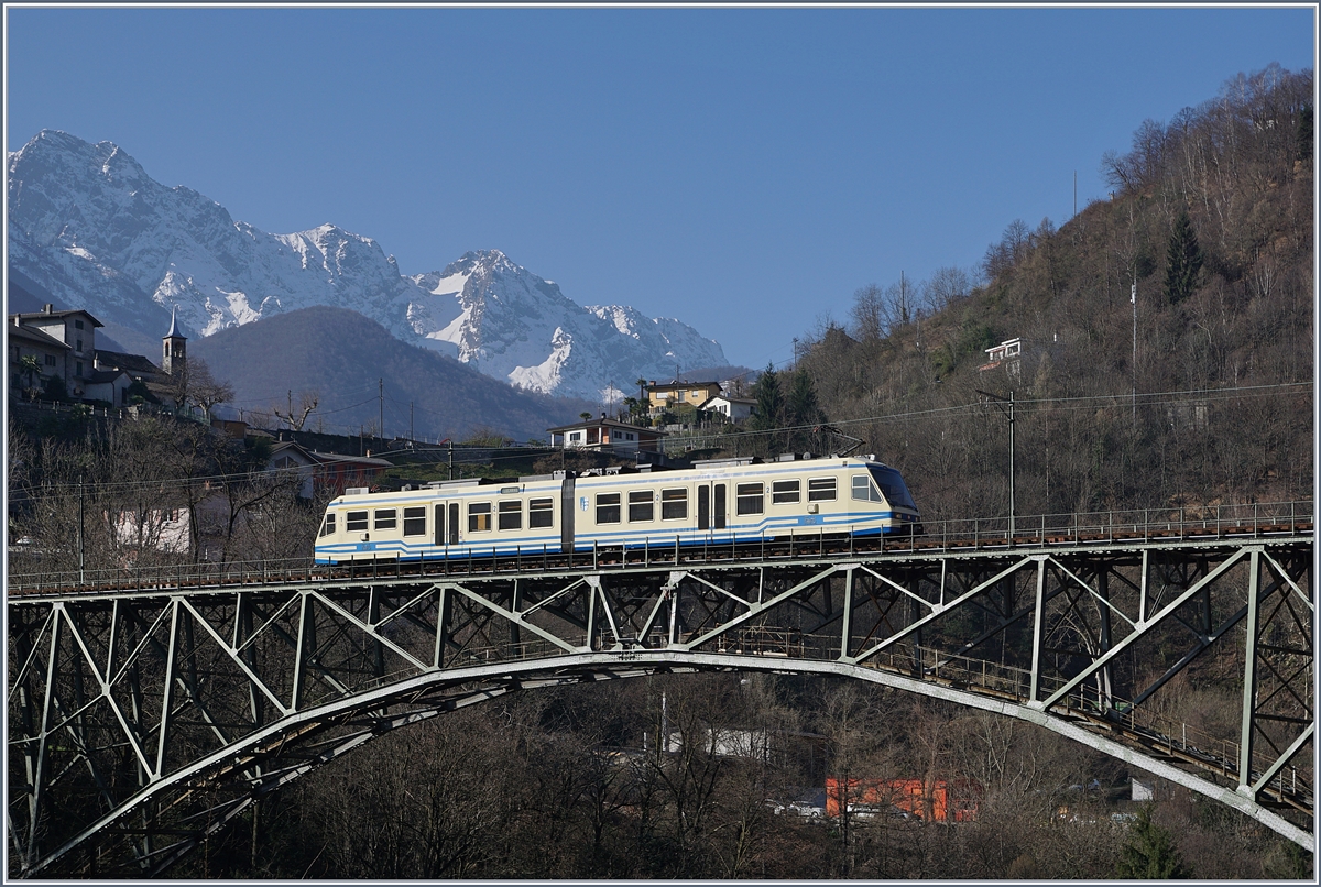 A FART ABe 4/6 on the Isorno Brdigde by Intragna.
16.03.2017