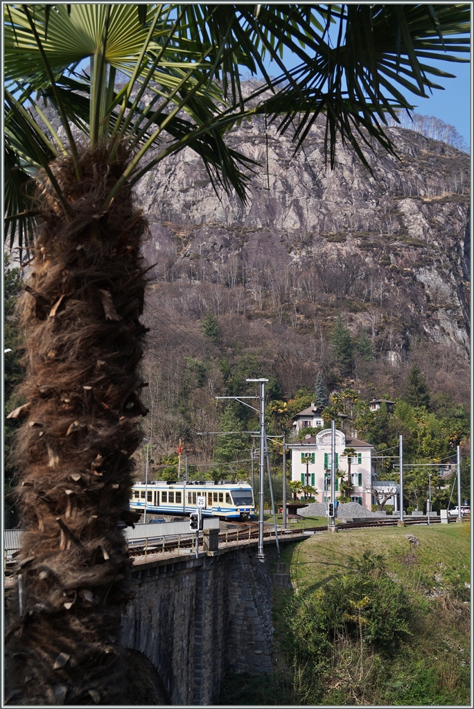 A FART local tain is approching Ponte Brolla.
20.03.2014