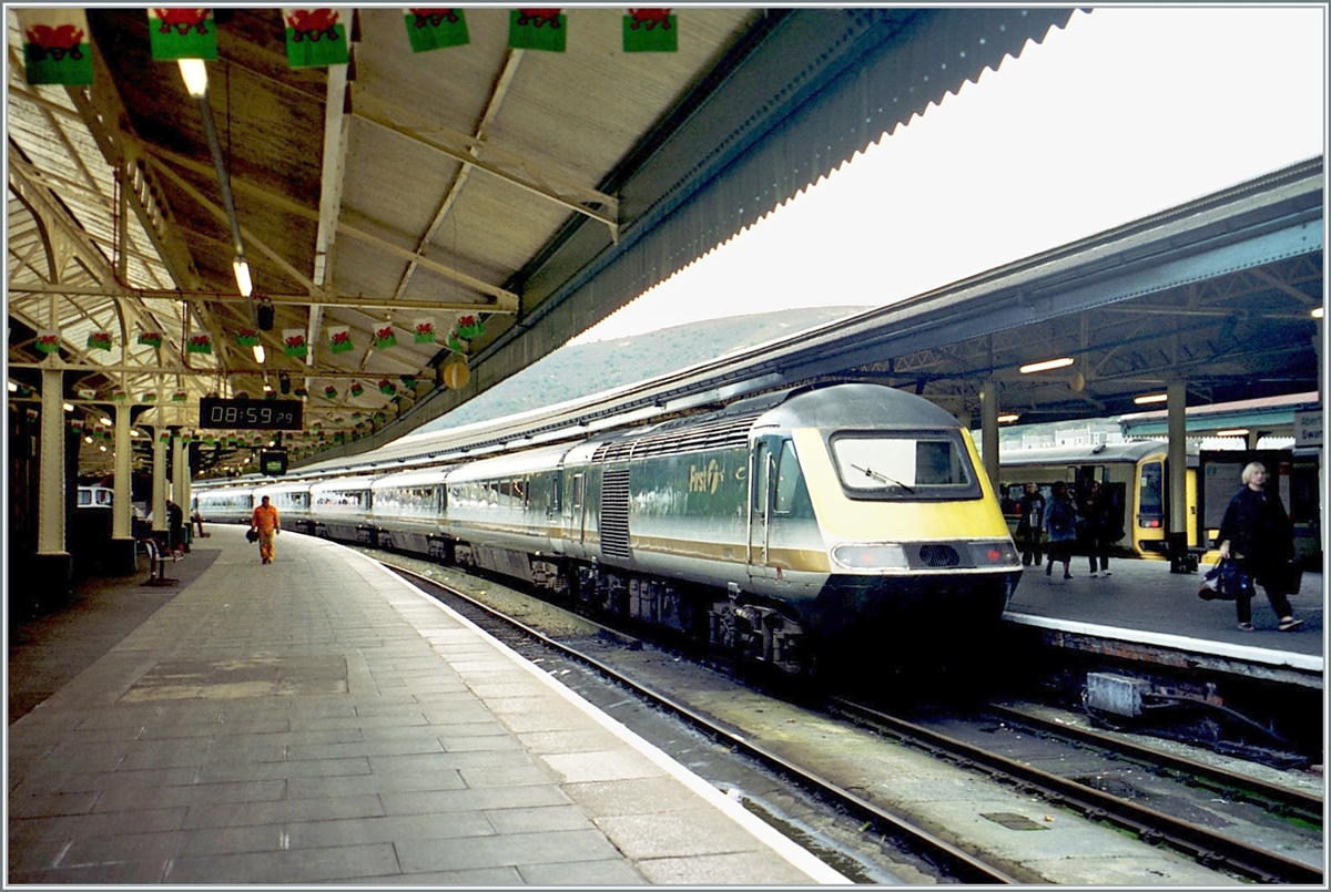 A  FIRST  AST 125 Class 43 Service to London in Abertawe. 

Analog picture / November 2000